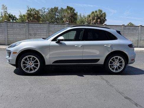 Certified 2018 Porsche Macan AWD/4WD image 2