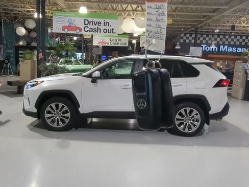 Used 2023 Toyota RAV4 XLE Premium AWD/4WD image 4