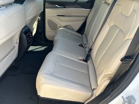 Certified 2023 Jeep Grand Cherokee Limited w/ Trailer Tow Prep Group (B) AWD/4WD image 14