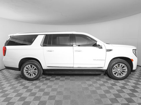 Used 2022 GMC Yukon XL SLT w/ SLT Luxury Package AWD/4WD image 3