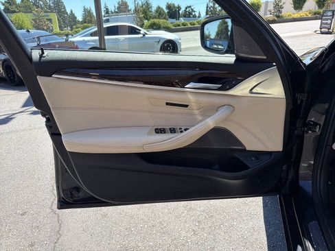 Used 2018 BMW 530i xDrive w/ Premium Package AWD/4WD image 23