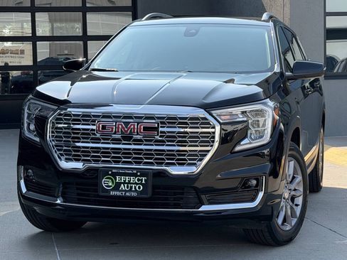 Used 2024 GMC Terrain SLT w/ Infotainment Package II AWD/4WD image 3