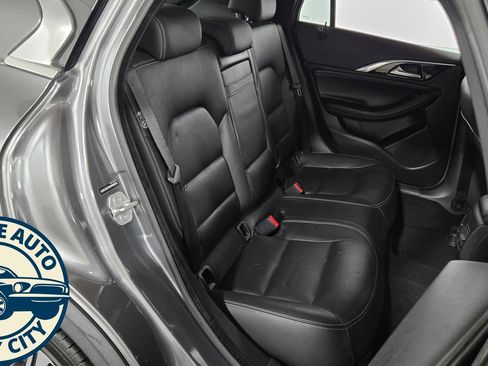 Used 2018 INFINITI QX30 AWD image 34