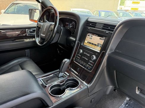 Used 2016 Lincoln Navigator Reserve AWD/4WD image 19