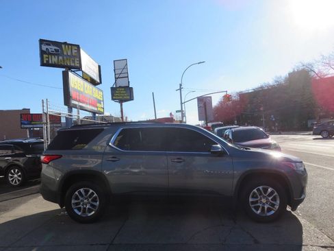 Used 2019 Chevrolet Traverse LT image 9