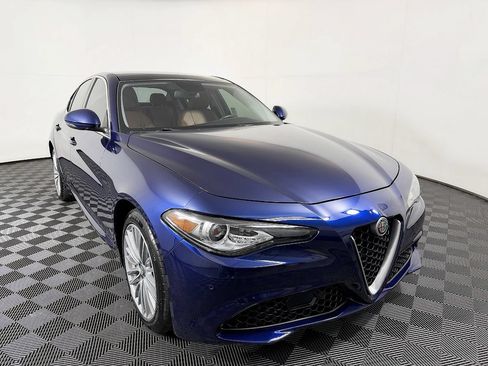Used 2017 Alfa Romeo Giulia Ti w/ TI Lusso Package AWD/4WD image 5