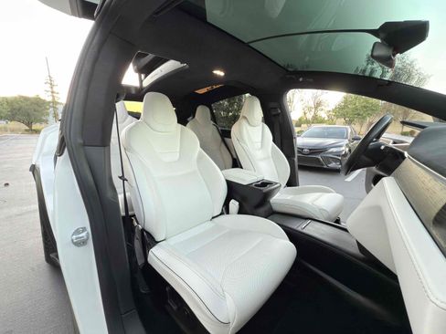 Used 2016 Tesla Model X 90D image 64