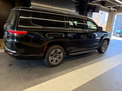 Used 2024 Jeep Wagoneer L Series II w/ Flexible Seating Group RWD image 14