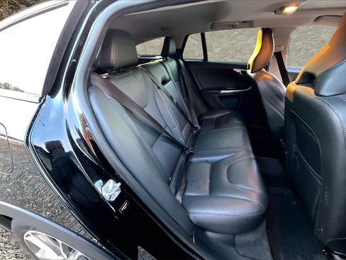 Used 2016 Volvo V60 T5 Cross Country w/ Climate Package image 24