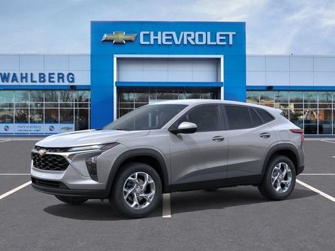 New 2026 Chevrolet Trax LS w/ LS Convenience Package FWD image 2