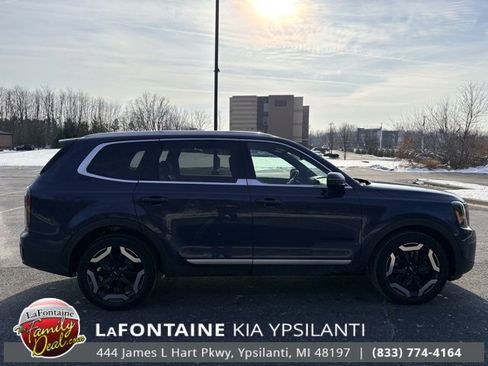 Used 2023 Kia Telluride EX w/ EX Captain's Chair Package image 6