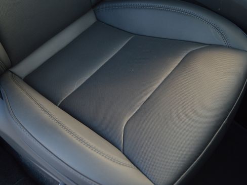 Used 2026 Tesla Model Y 2WD image 39