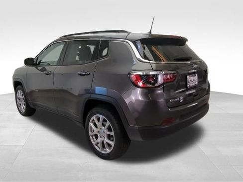 Used 2023 Jeep Compass Latitude AWD/4WD image 5