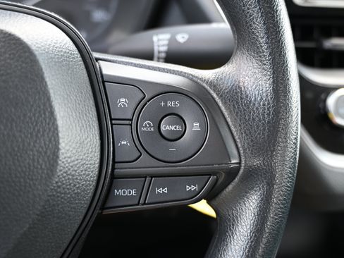 Used 2025 Toyota Corolla LE FWD image 26