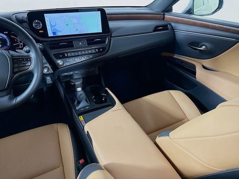Certified 2025 Lexus ES 300h w/ Premium Package image 24