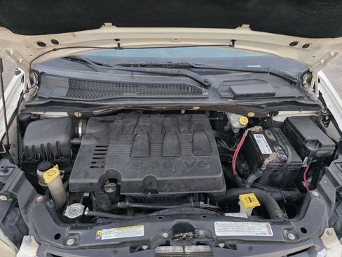 Used 2010 Chrysler Town & Country Touring Plus image 35