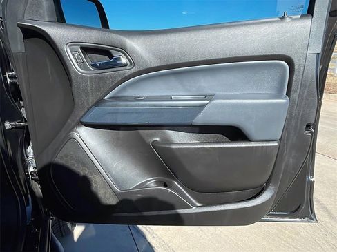 Used 2018 Chevrolet Colorado Z71 image 11
