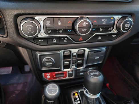 Used 2024 Jeep Wrangler Unlimited Sport AWD/4WD image 11