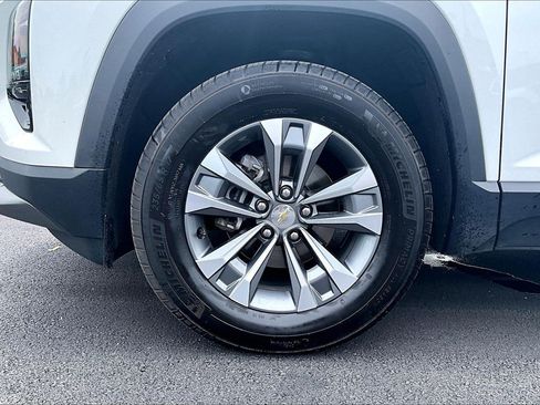 Used 2025 Chevrolet Equinox LT w/ Convenience Package II AWD/4WD image 8