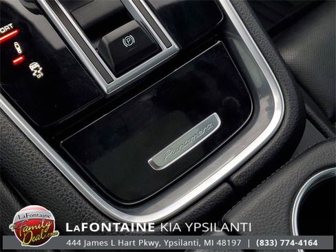 Used 2018 Porsche Panamera 4 image 32