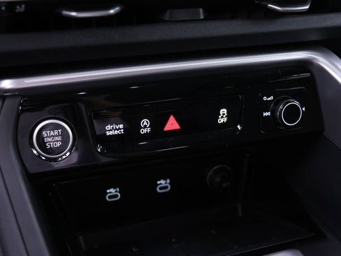 Certified 2025 Audi Q5 Premium AWD/4WD image 11