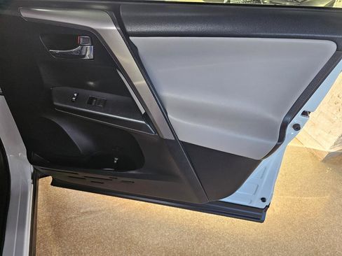 Used 2016 Toyota RAV4 XLE image 9