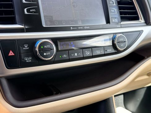 Used 2016 Toyota Highlander XLE image 26