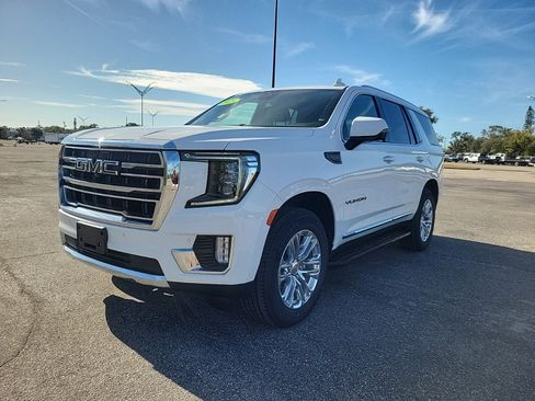 Used 2023 GMC Yukon SLT w/ SLT Premium Package image 2