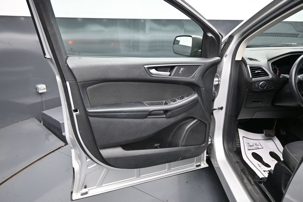 Used 2016 Ford Edge SE FWD image 10