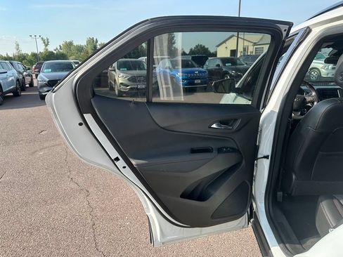 Used 2022 Chevrolet Equinox RS w/ LPO, Floor Liner Package AWD/4WD image 22
