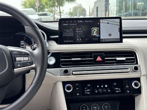 Used 2025 Genesis G70 2.5T image 14