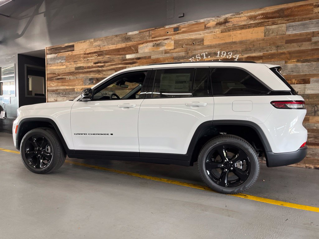 New 2026 Jeep Grand Cherokee Limited AWD/4WD image 17