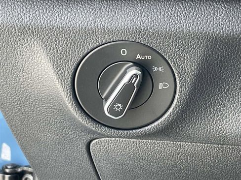 New 2025 Volkswagen Jetta SE image 29