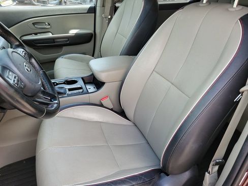 Used 2020 Kia Sedona EX FWD image 11