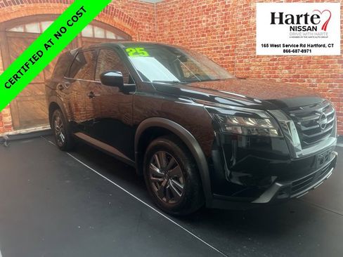 Certified 2025 Nissan Pathfinder S image 6