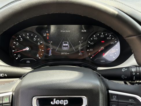 Used 2025 Jeep Compass Limited AWD/4WD image 19
