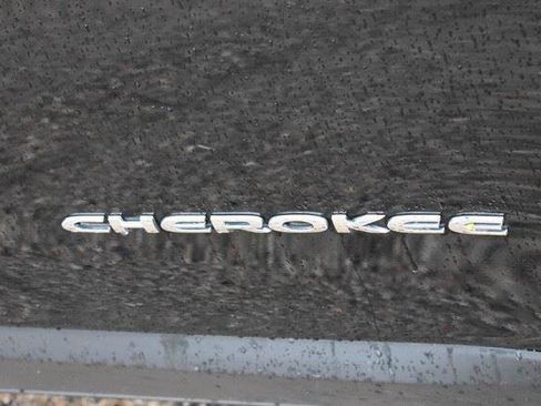 Used 2019 Jeep Cherokee Limited w/ Luxury Group AWD/4WD image 14