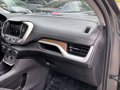 Used 2020 GMC Terrain SLE w/ Driver Convenience Package FWD image 18