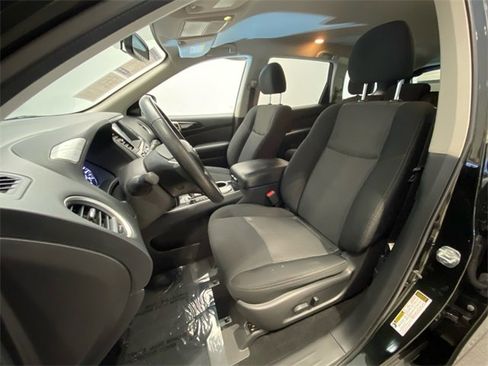 Used 2020 Nissan Pathfinder SV image 11
