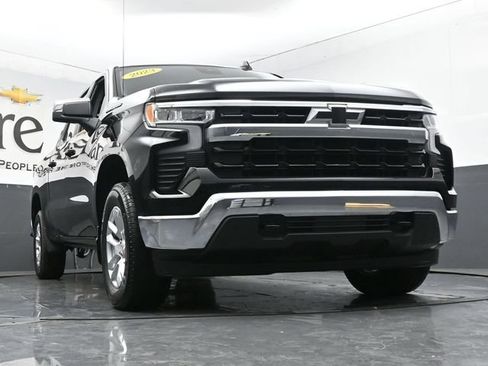 Used 2023 Chevrolet Silverado 1500 LT AWD/4WD image 3