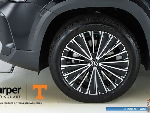Used 2025 Volkswagen Taos SE FWD image 5
