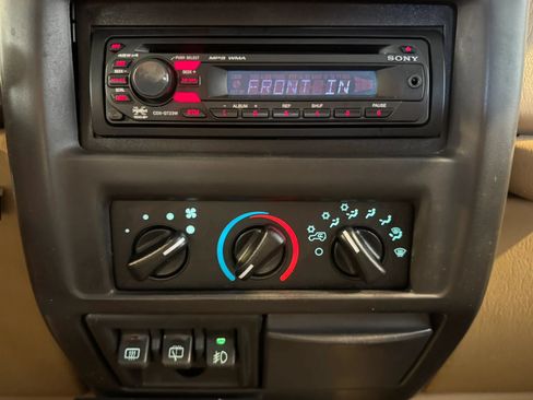 Used 2000 Jeep Wrangler Sahara AWD/4WD image 14