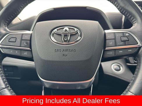 Used 2020 Toyota Highlander XLE FWD image 18