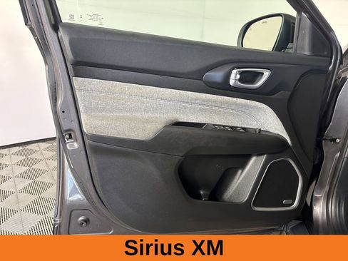 Used 2023 Jeep Compass Latitude w/ Sun and Sound Group image 9