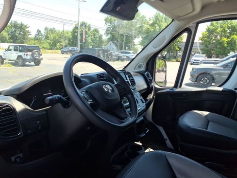 Used 2025 RAM ProMaster 2500 w/ Convenience Group FWD image 21