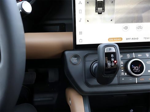 New 2026 Land Rover Defender 110 X-Dynamic SE image 28