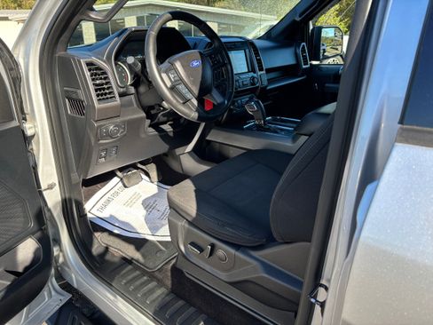 Used 2017 Ford F150 XLT w/ Equipment Group 302A Luxury image 9