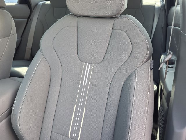 Used 2024 Hyundai Elantra SEL FWD image 15