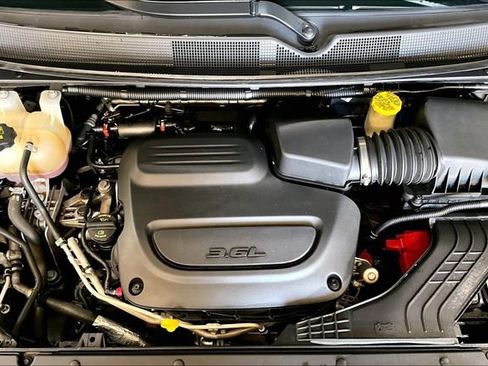 Used 2020 Chrysler Pacifica Touring w/ S Appearance Package image 27