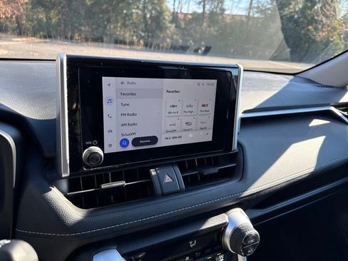 Used 2024 Toyota RAV4 XLE image 28